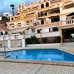 Apartamento With Terrace And Pools In